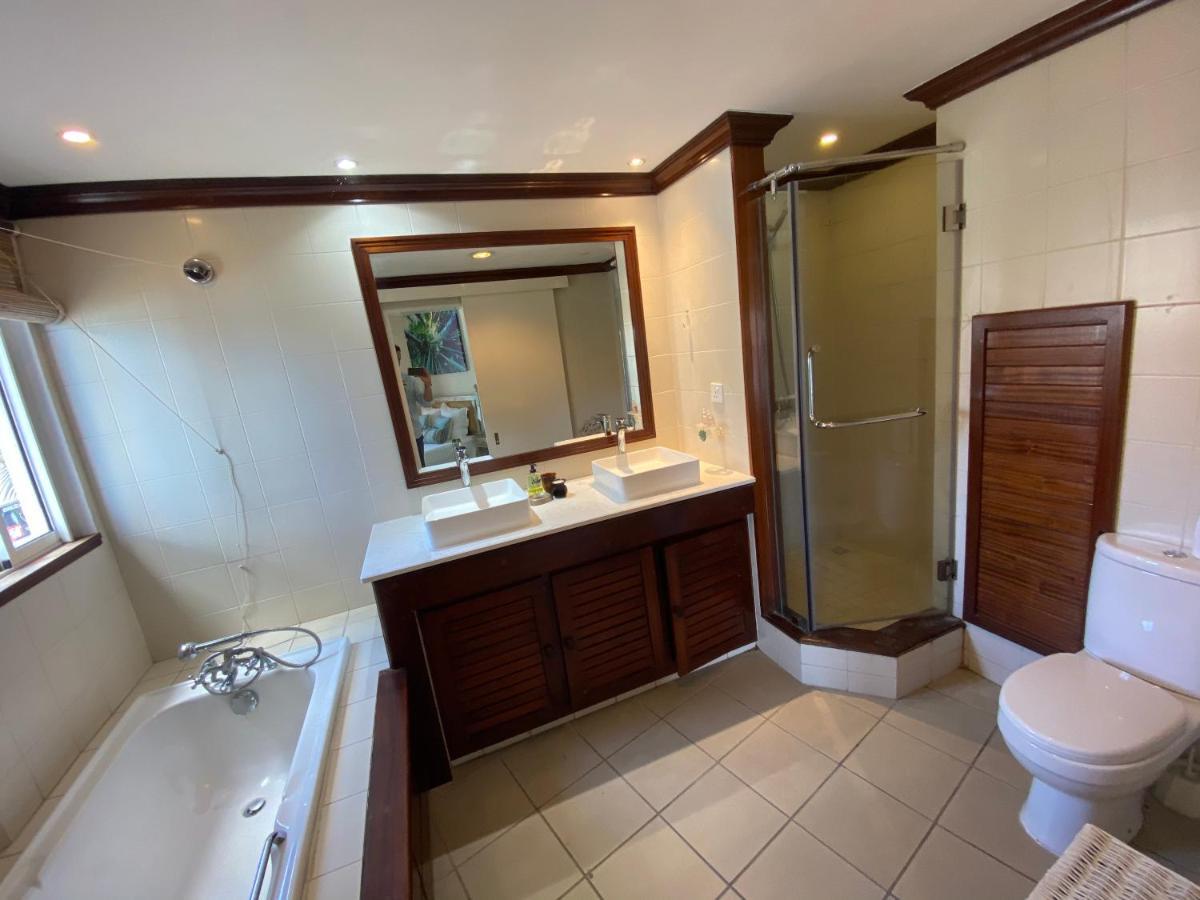 Grand Baie Beach Penthouse Экстерьер фото