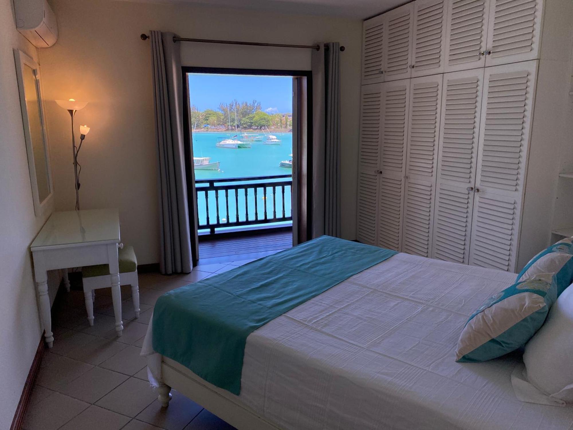 Grand Baie Beach Penthouse Экстерьер фото